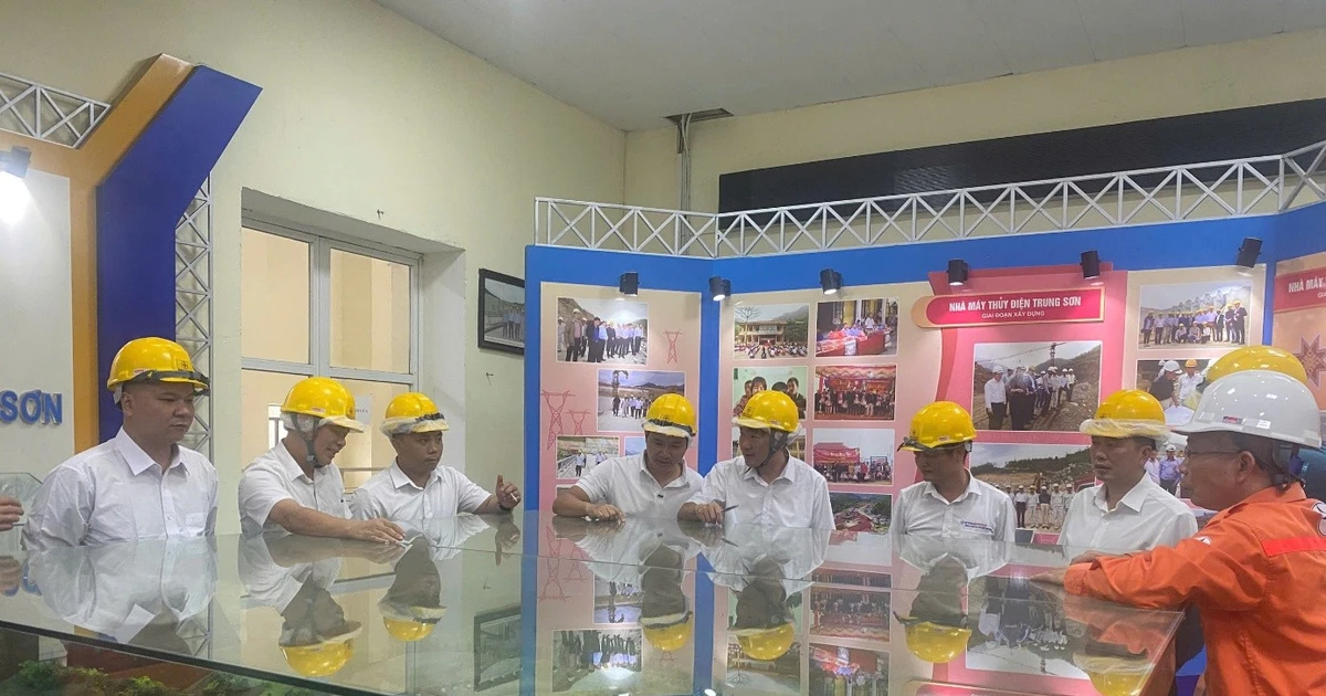 Ảnh đại diện: Toshiba Hydro Power (Hangzhou) and VNAS survey key equipment at Zhongshan Hydropower Plant.